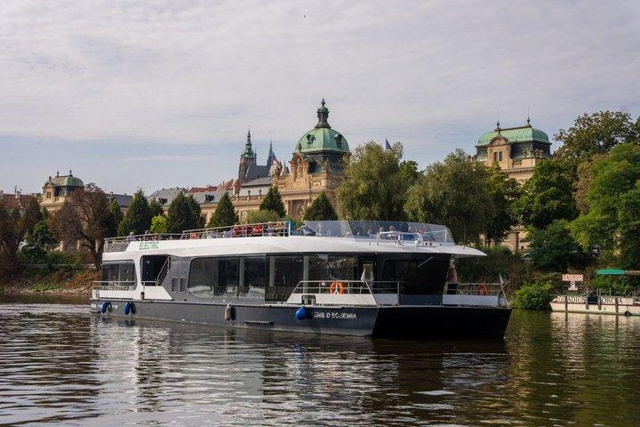 Praag Sightseeing Cruise : 50 - Minute River Experience