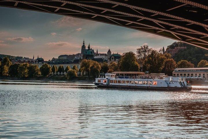 Praag Sightseeing Cruise : 50 - Minute River Experience