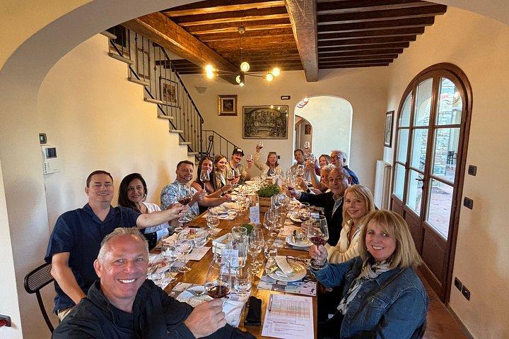 Weinprobe in kleiner Gruppe in der Toskana