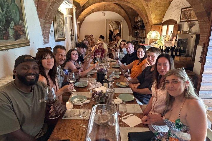 Weinprobe in kleiner Gruppe in der Toskana