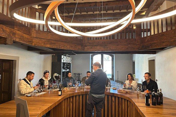 Weinprobe in kleiner Gruppe in der Toskana