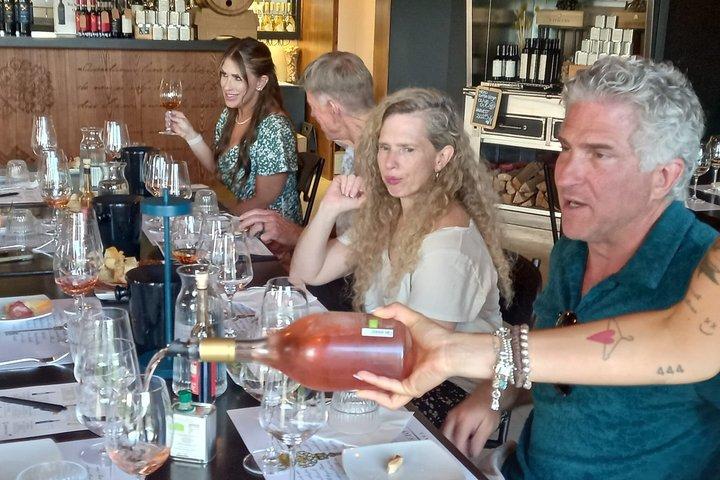 Weinprobe in kleiner Gruppe in der Toskana
