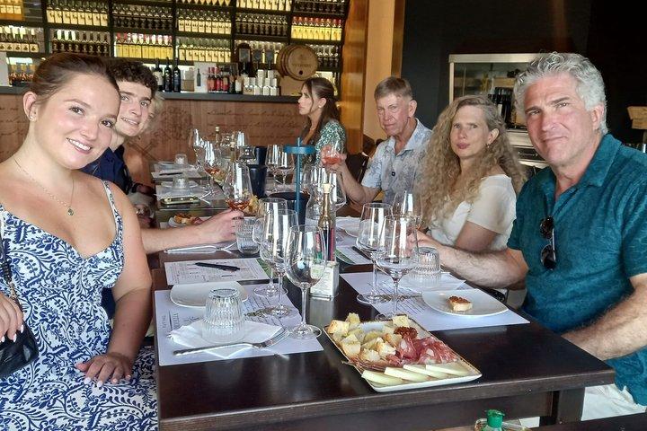 Weinprobe in kleiner Gruppe in der Toskana
