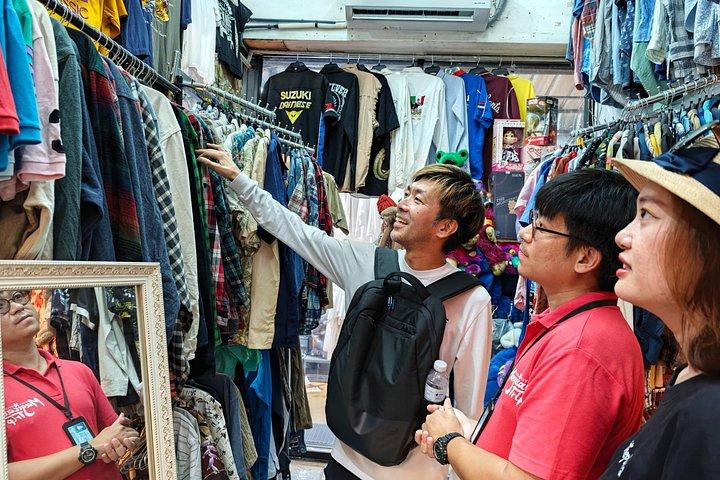 プロとチャトチャック市場でのバンコクヴィンテージ衣類狩り