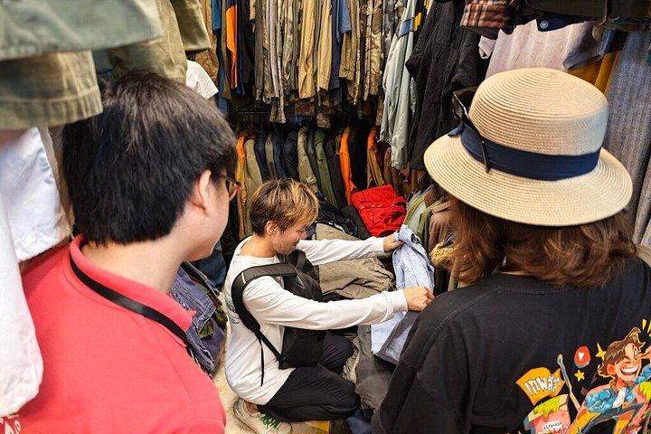 プロとチャトチャック市場でのバンコクヴィンテージ衣類狩り