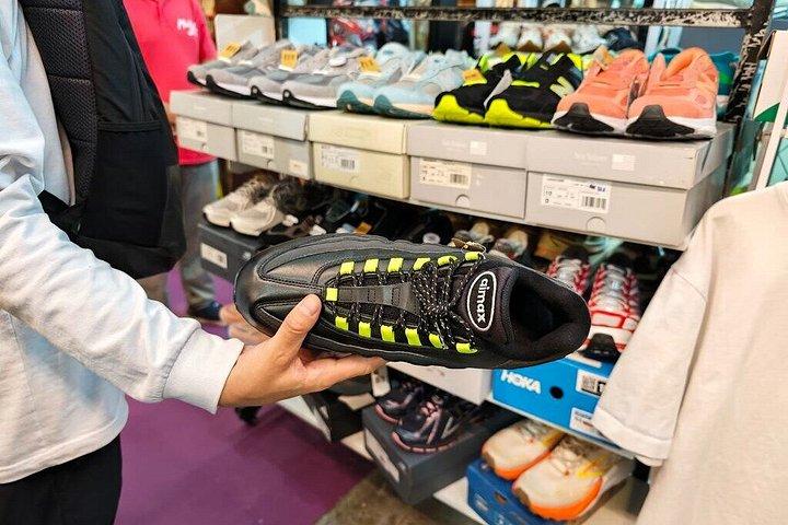 プロとチャトチャック市場でのバンコクヴィンテージ衣類狩り
