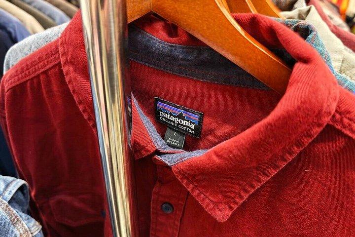 プロとチャトチャック市場でのバンコクヴィンテージ衣類狩り