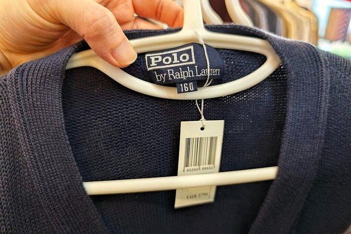 プロとチャトチャック市場でのバンコクヴィンテージ衣類狩り