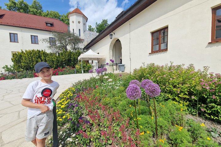 オジュクフ国立公園とピエスコヴァ・スカワ城プライベートツアー