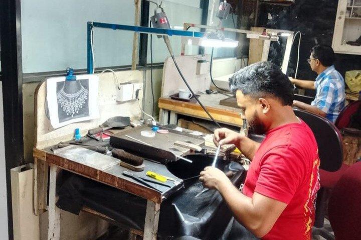 Kandy: Traditional gem & Jewelry making workshop with pickup