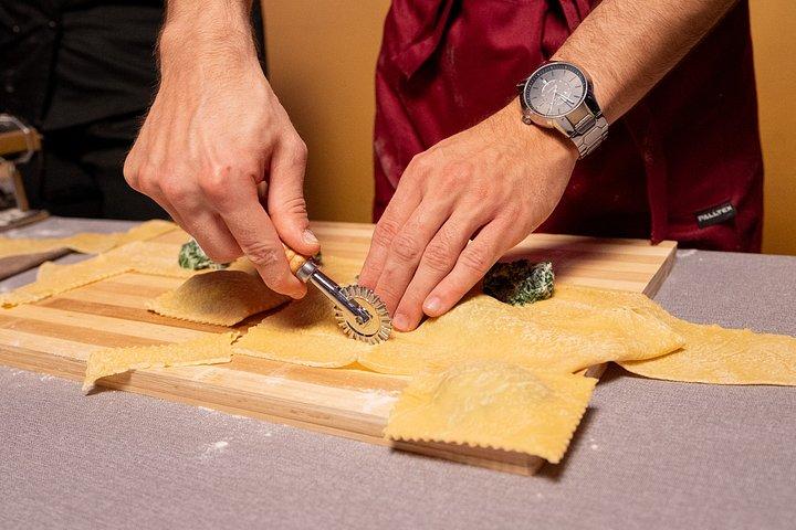 フィレンツェ：生パスタ＆ティラミス作り教室（ワイン飲み放題付き）