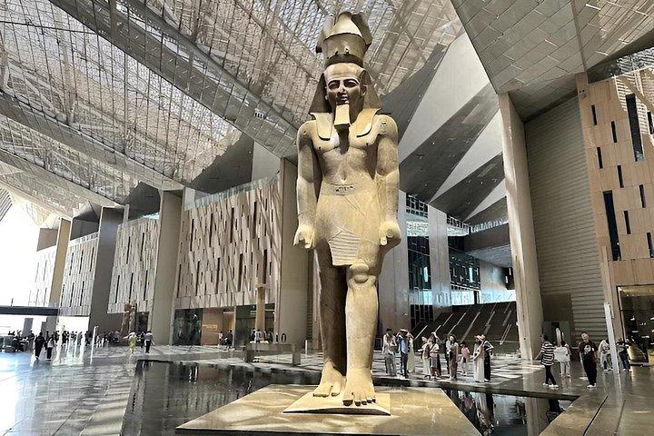 ギザのピラミッドと大エジプト博物館GEMプライベートガイドツアー