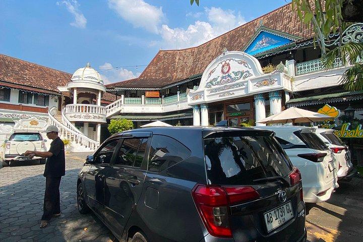 Private Car & Driver in Yogyakarta – Flexible, Customized Tours