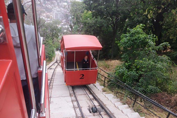 Passeio a pé privado de Santiago com hotel (5 horas)