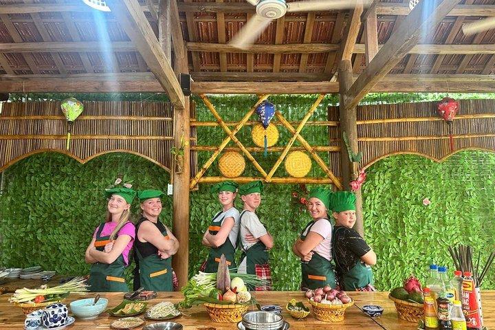 Hoi An Riverside Cooking Class (lokal marknad, korgbåt, fiske)