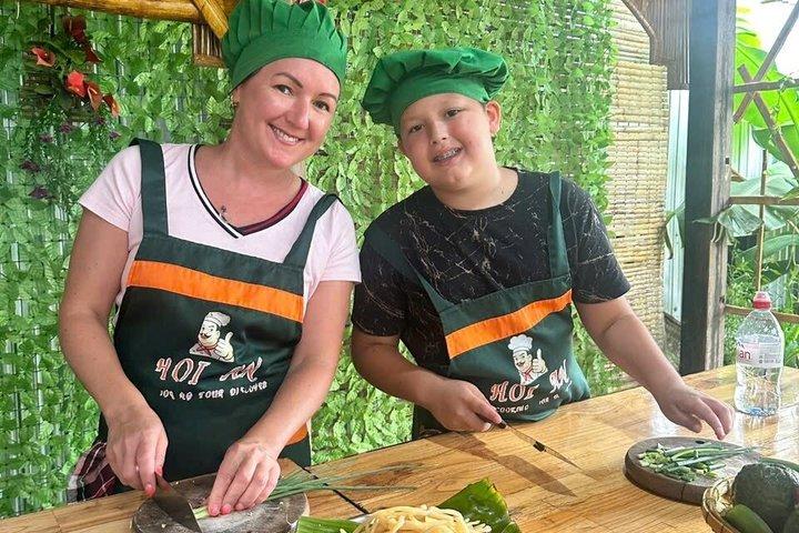 Hoi An Riverside Cooking Class (lokal marknad, korgbåt, fiske)