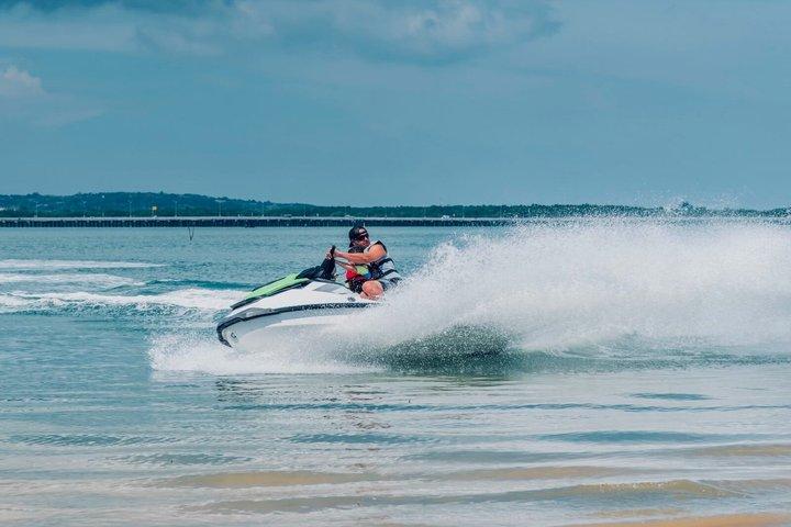 Aventura en la playa de Nusa Dua y moto acuática en Bali