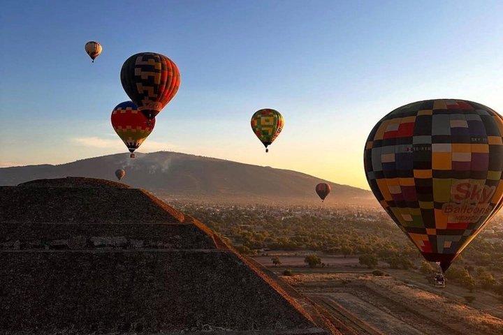 Hot Air Balloon Flight Teotihuacan + Pickup + Cave Breakfast