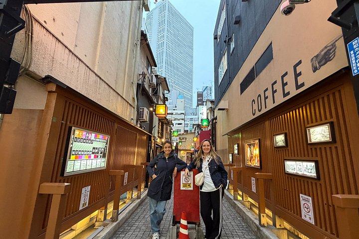 池袋ナイトライフツアーサイバーパンクネオンと昭和居酒屋ホップ