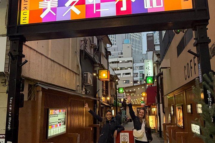 池袋ナイトライフツアーサイバーパンクネオンと昭和居酒屋ホップ