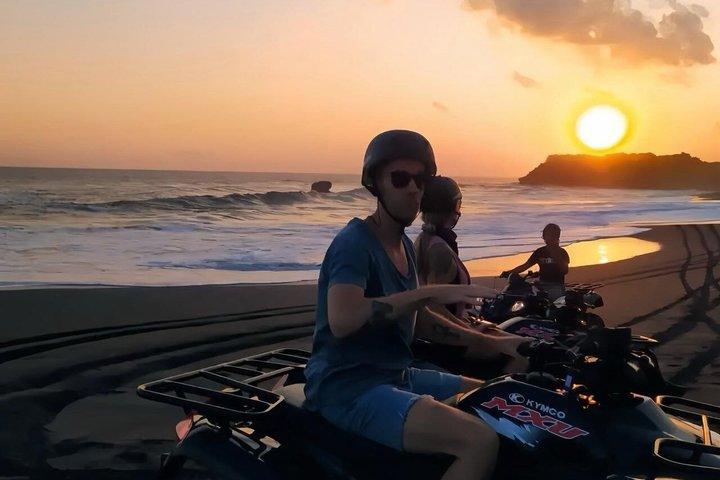 バリ島ATVライドサンセットビーチ、田んぼとローカルビレッジ2時間