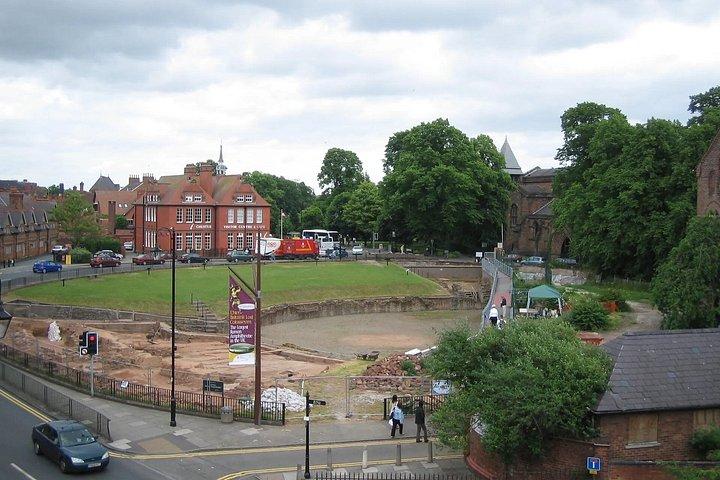 Chester Self-Guided Walking Tour: Landmarks with Audio & Quiz