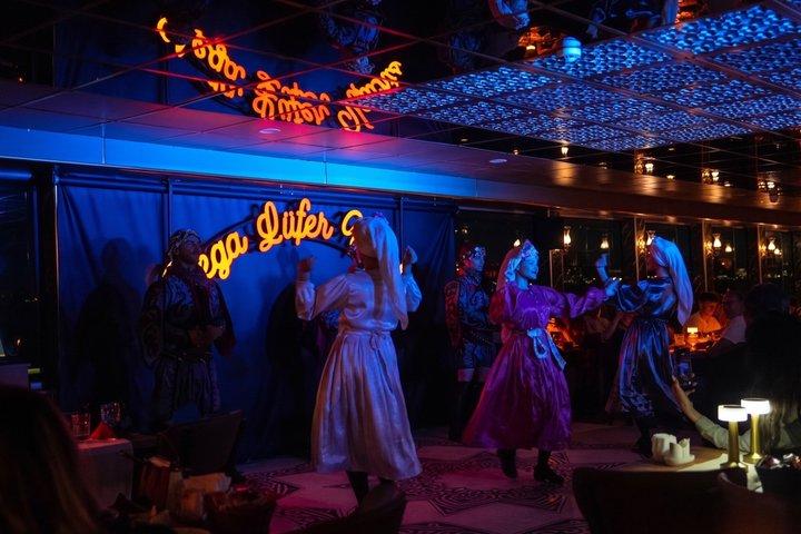 Istanbul Bosporen Middagskryssning och show med privat bord