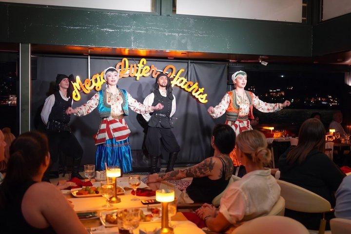 Istanbul Bosporen Middagskryssning och show med privat bord