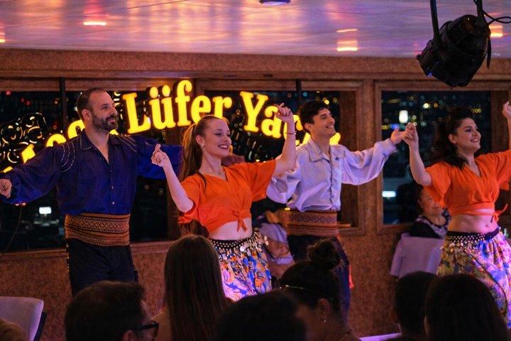 Istanbul Bosporen Middagskryssning och show med privat bord