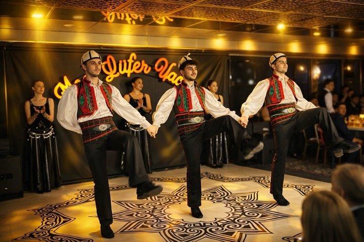 Istanbul Bosporen Middagskryssning och show med privat bord