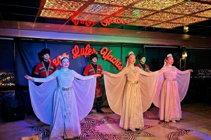 Istanbul Bosporen Middagskryssning och show med privat bord