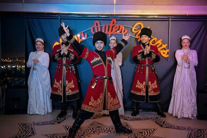 Istanbul Bosporen Middagskryssning och show med privat bord