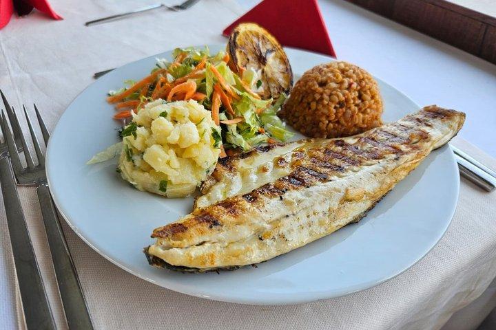 Istanbul Bosporen Middagskryssning och show med privat bord