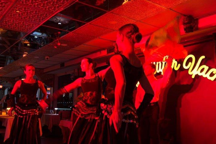 Istanbul Bosporen Middagskryssning och show med privat bord
