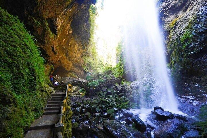 Excursión privada de un día a la garganta de Longshuixia de Wulong Three Natural Bridges