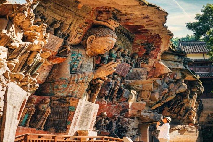 Chongqing Dazu Rock Carvings and Changzhou Town Day Trip