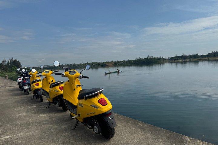 ホイアン：電動バイクで巡るクラフト村と田舎の島々