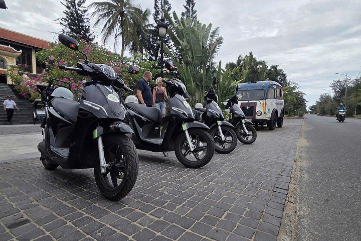 ホイアン：電動バイクで巡るクラフト村と田舎の島々