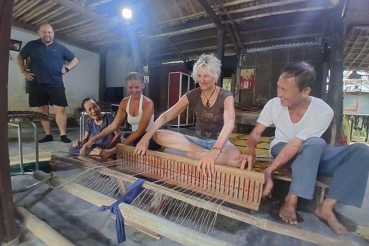 ホイアン：電動バイクで巡るクラフト村と田舎の島々
