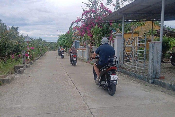 ホイアン：電動バイクで巡るクラフト村と田舎の島々