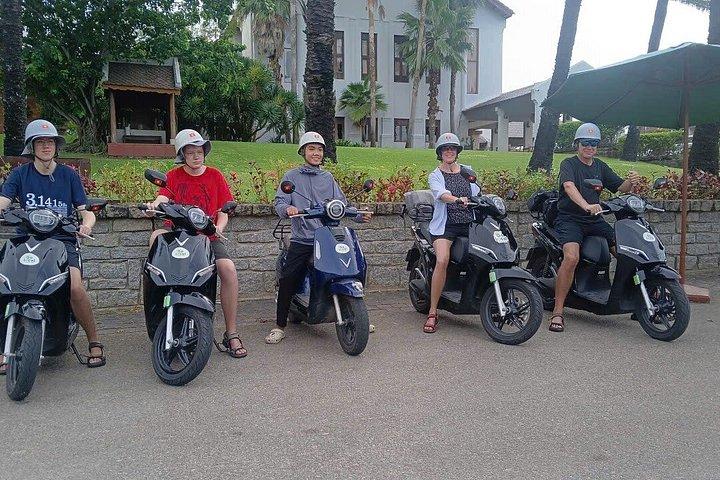 ホイアン：電動バイクで巡るクラフト村と田舎の島々