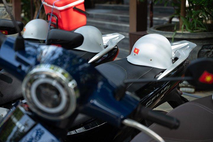 ホイアン：電動バイクで巡るクラフト村と田舎の島々