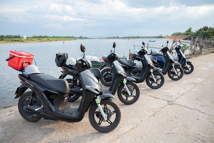 ホイアン：電動バイクで巡るクラフト村と田舎の島々