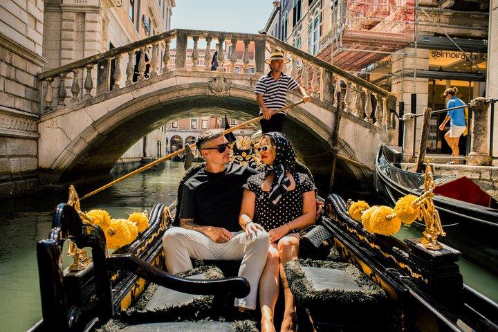 Private Gondola ride with Photoshoot & Videos in Venice