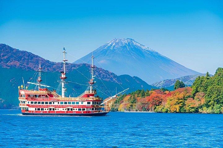 Hakone Autumn Adventure with Pirate Ship Ropeway and Cable Car