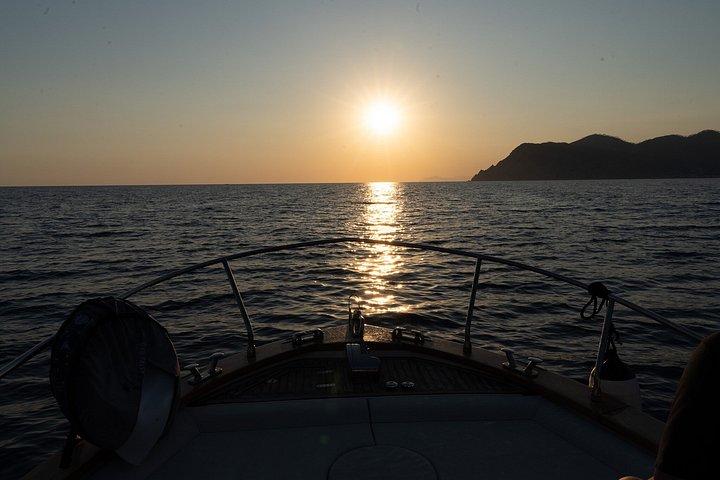 Sunset Boat Tour and Cinque Terre Aperitif from Monterosso