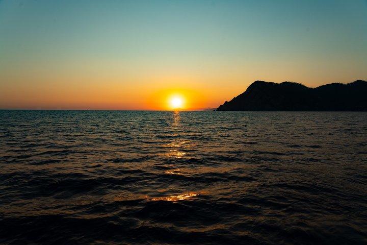 Atardecer en barco y aperitivo en Cinque Terre desde Monterosso