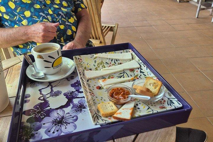 フェルテベントゥラ島での朝食付きチーズ作りワークショップ