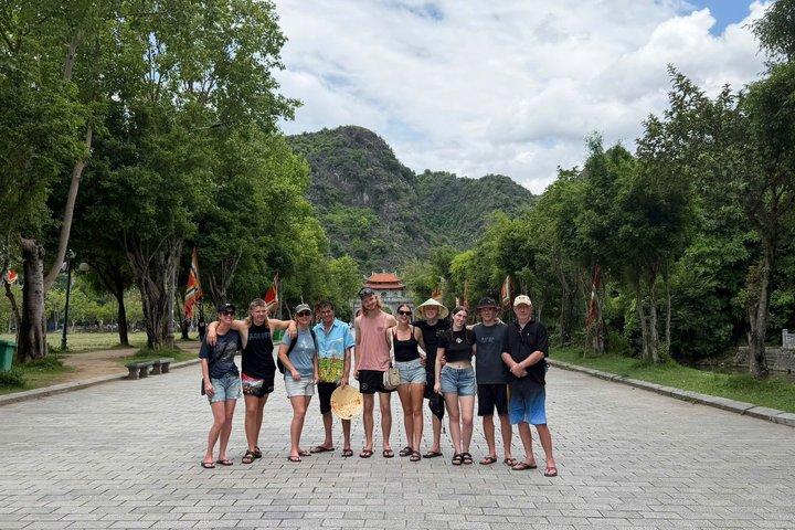 Tour Ninh Binh VIP DCar : Hoa Lu, Tam Coc & Mua Cave