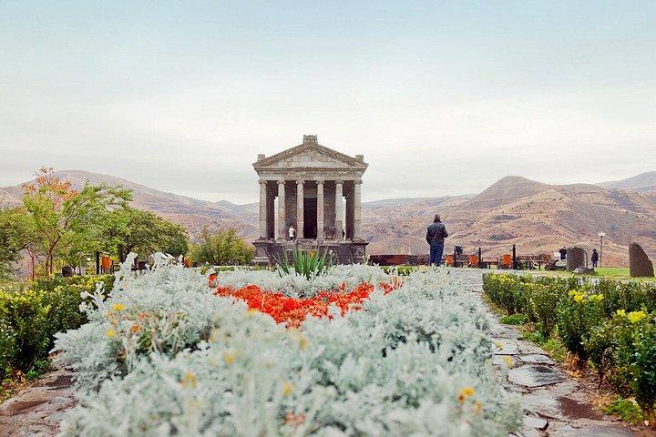 エレバンからの8〜9時間のエヒミアジン、ズヴァルトノッツ、ガルニ、ゲハルトのプライベート旅行